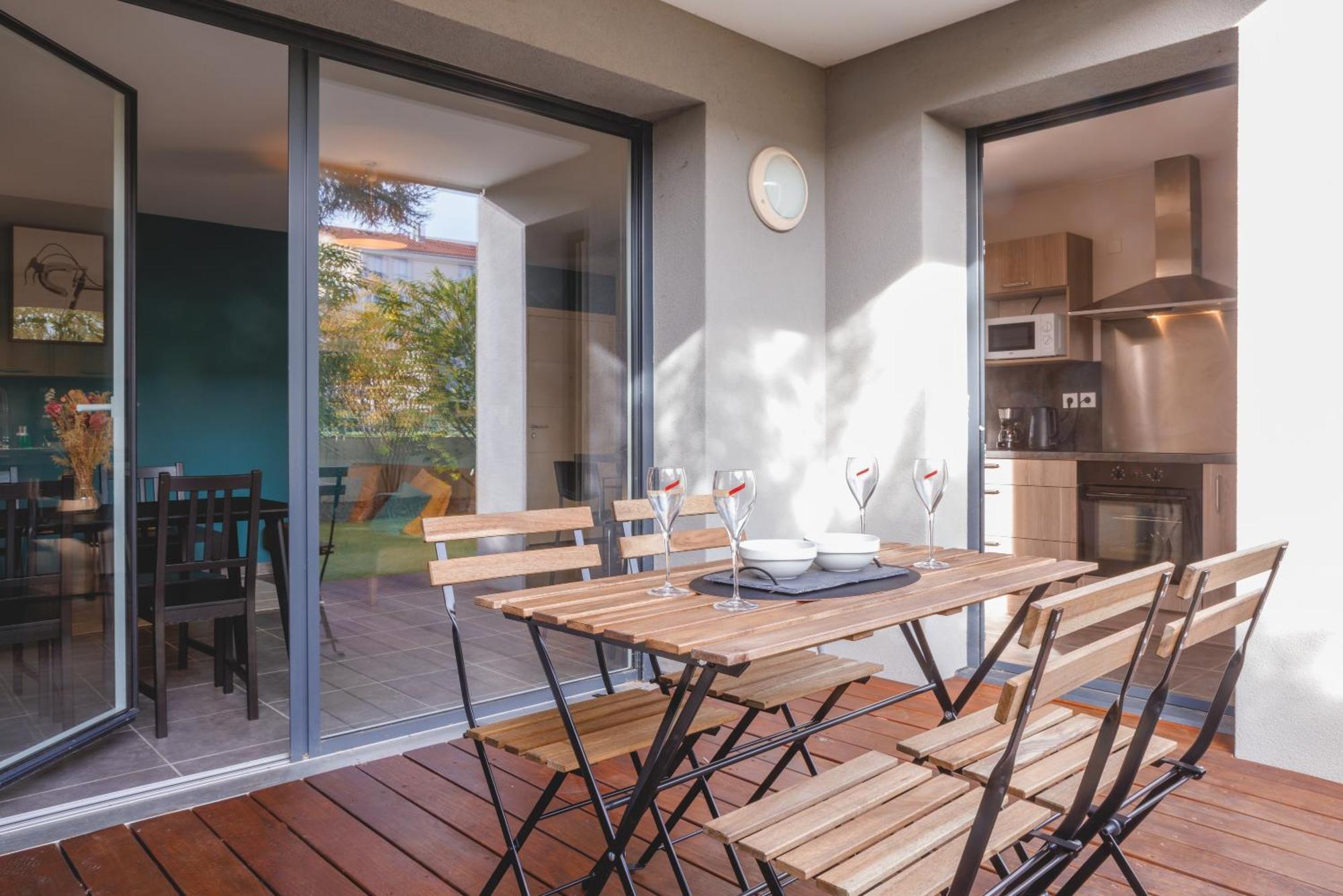 Superbe Appartement Terrasse Rdc - New Location 布雷斯地区布尔格 外观 照片